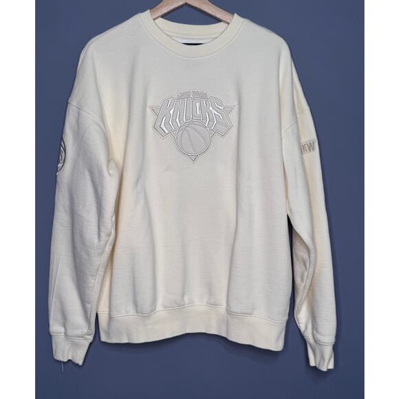 New York Knicks Neutral Drop Shoulder Fleece Crewneck Size: Small - Picture 1 of 5
